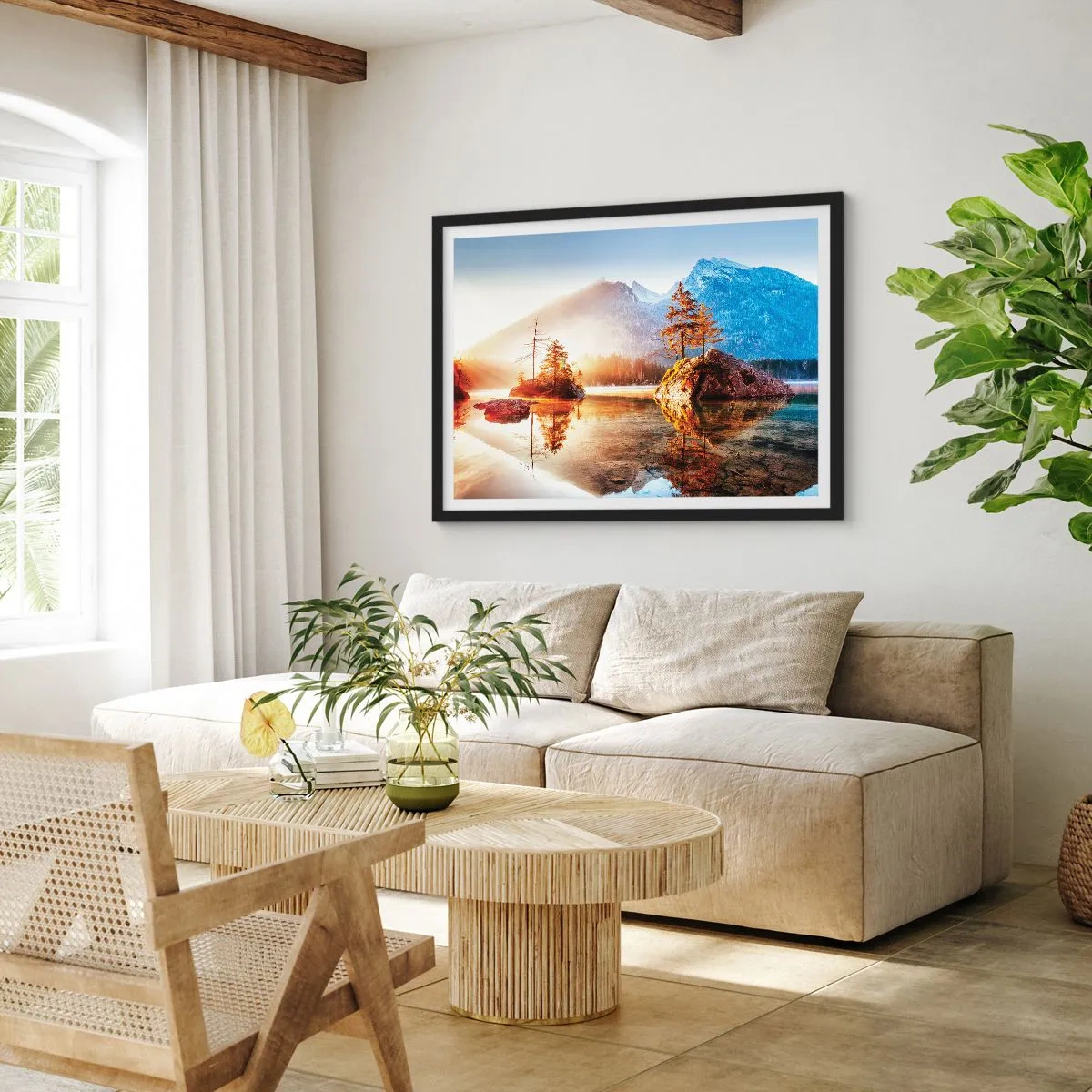 Poster in einem schwarzem Rahmen - Ein See mit Inseln und Bergen im Hintergrund bei Sonnenaufgang - 70x50cm - Natur in neuem Licht - Moderne Wanddekoration für Wohnzimmer und Schlafzimmer ARTTOR