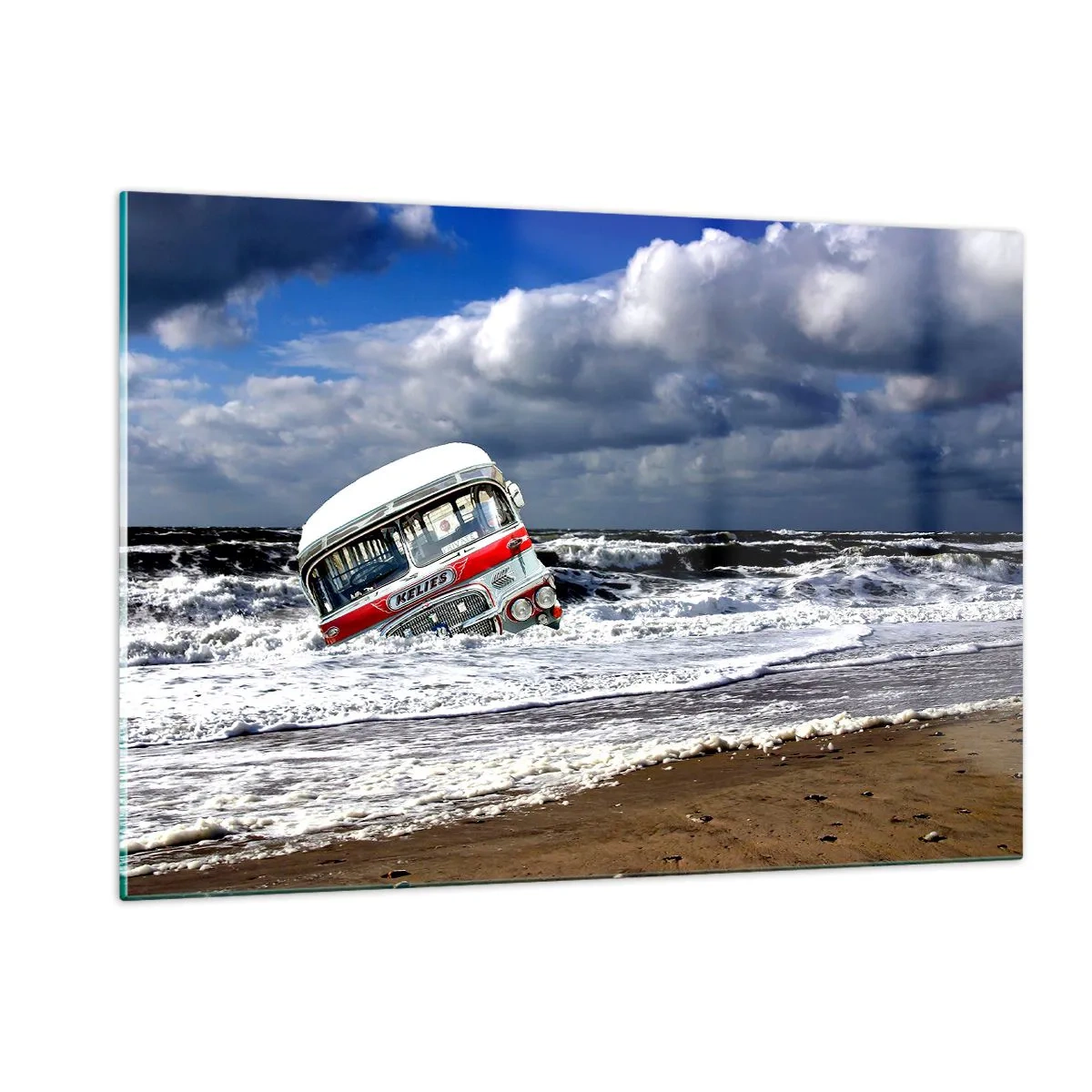 Glasbild - Bild auf glas - Ein alter Bus im Wasser einer stürmischen See - 120x80cm - Und was stehst du so erstaunt? - Moderne Wanddekoration für Wohnzimmer und Schlafzimmer ARTTOR