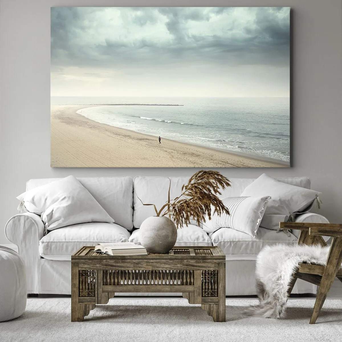 Bild auf Leinwand - Leinwandbild - Eine einsame Gestalt an einem verlassenen Strand an einem ruhigen Meer - 120x80cm - Auf der Suche nach Frieden - Moderne Wanddekoration für Wohnzimmer und Schlafzimmer ARTTOR