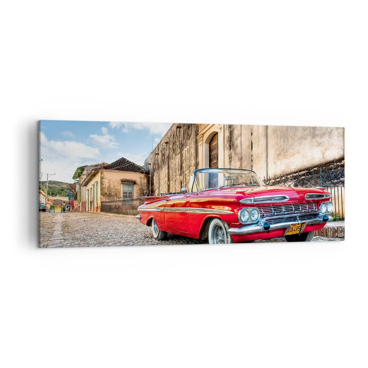Bild auf Leinwand - Leinwandbild - Roter Oldtimer auf einer Kopfsteinpflasterstraße - 140x50cm - Kubanische Emotionen - Moderne Wanddekoration für Wohnzimmer und Schlafzimmer ARTTOR