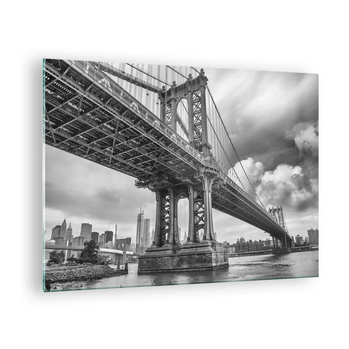 Glasbild - Bild auf glas - Eine Hängebrücke in monochromer Umgebung - 70x50cm - Ins Herz der Stadt - Moderne Wanddekoration für Wohnzimmer und Schlafzimmer ARTTOR