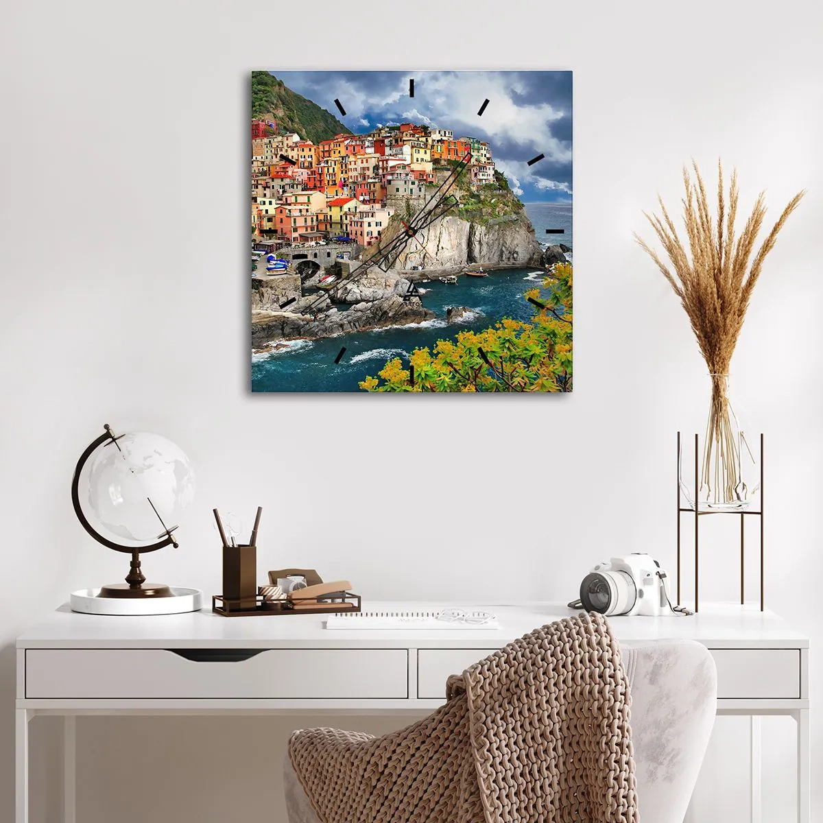 Wanduhr - Glasuhr - Bunte Häuser auf einer Klippe mit Blick auf das Meer in Cinque Terre - 30x30cm - Eine Gruppe umarmt die Felsen - Moderne Wanddekoration für Wohnzimmer und Schlafzimmer ARTTOR