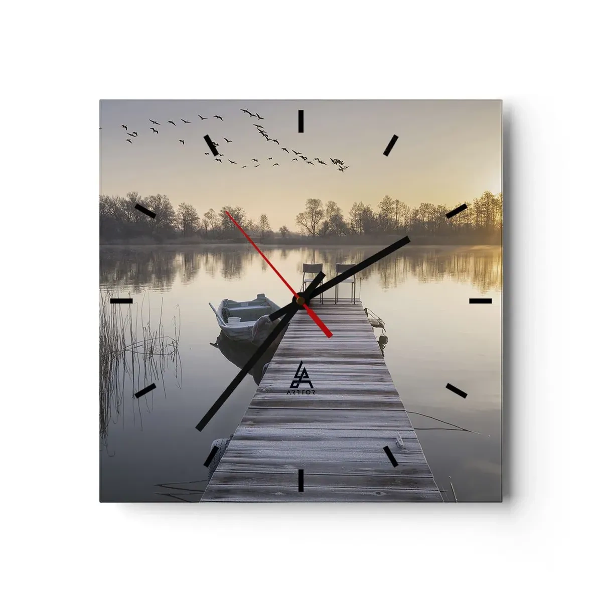 Wanduhr - Glasuhr - Ein Pier am Seeufer am Morgen mit einem Boot und Stühlen - 30x30cm - Ich komme nach einiger Zeit zurück - Moderne Wanddekoration für Wohnzimmer und Schlafzimmer ARTTOR