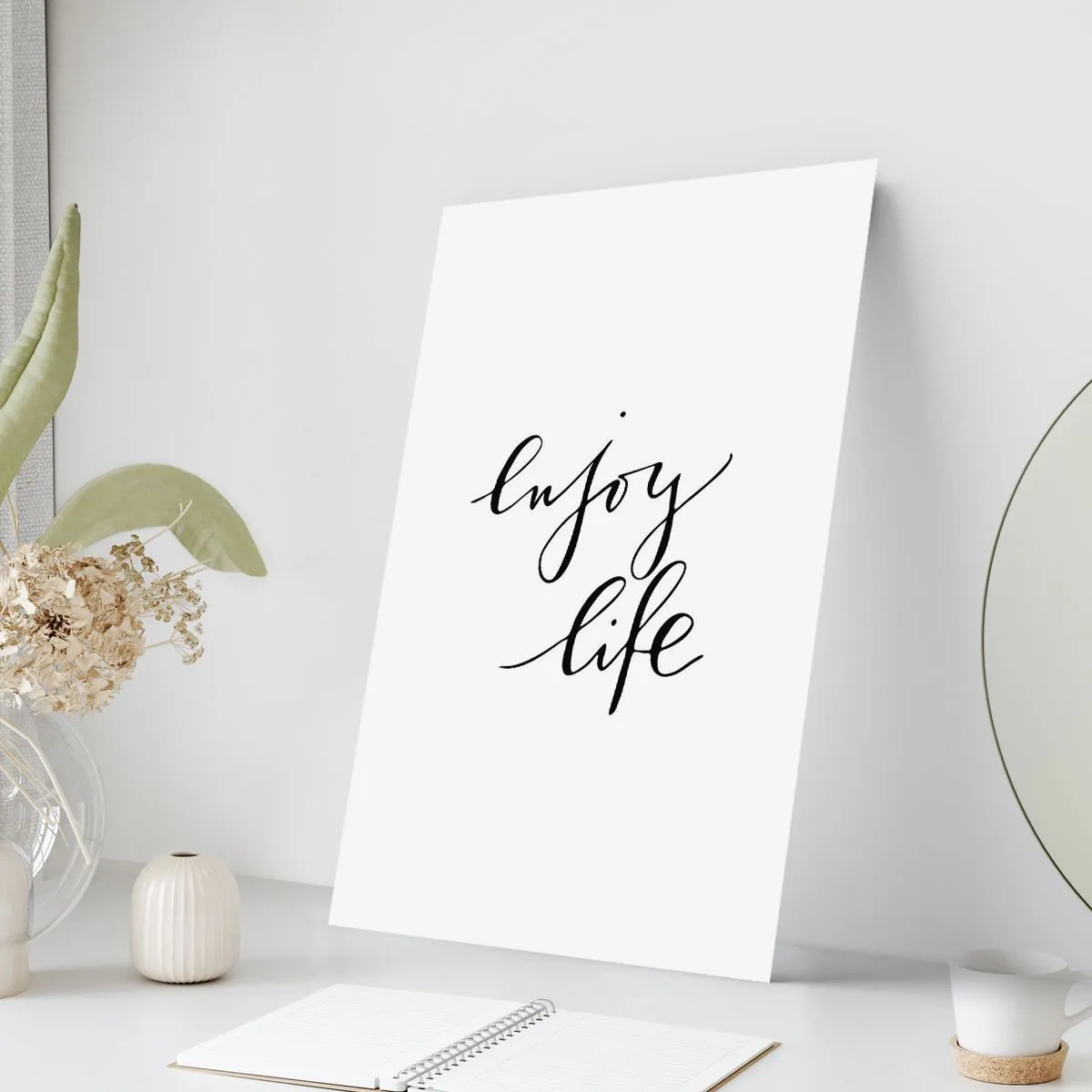 Poster - Minimalistische Aufschrift „Enjoy life“ in Schwarz und Weiß - 50x70cm - Nichts hinzufügen… - Moderne Wanddekoration für Wohnzimmer und Schlafzimmer ARTTOR
