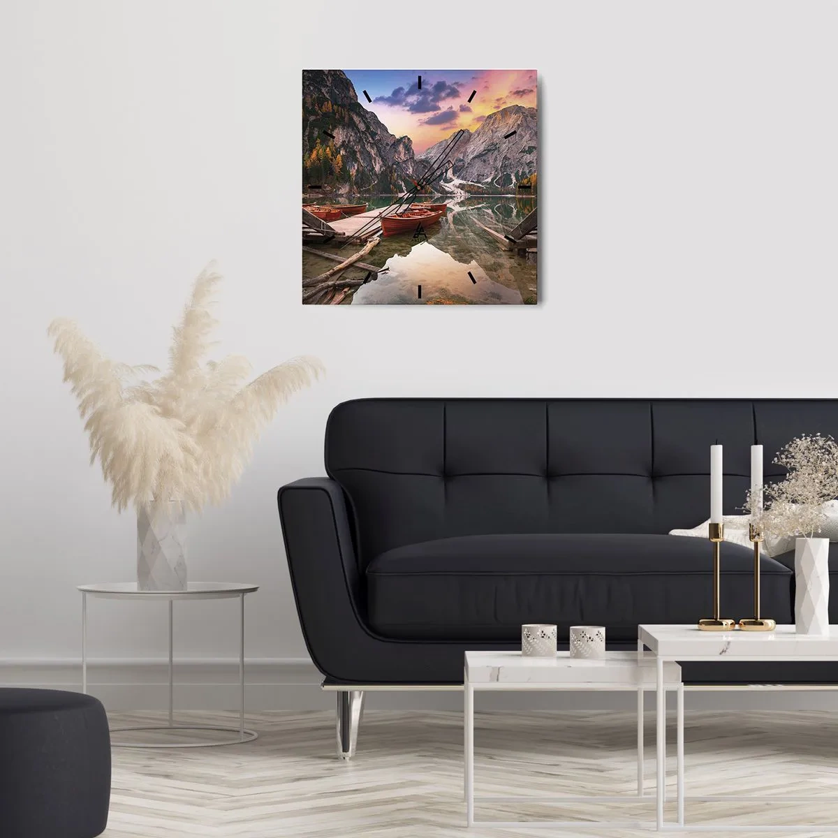 Wanduhr - Glasuhr - Bergsee mit Booten bei Sonnenuntergang - 30x30cm - Versprechen des Tages - Moderne Wanddekoration für Wohnzimmer und Schlafzimmer ARTTOR
