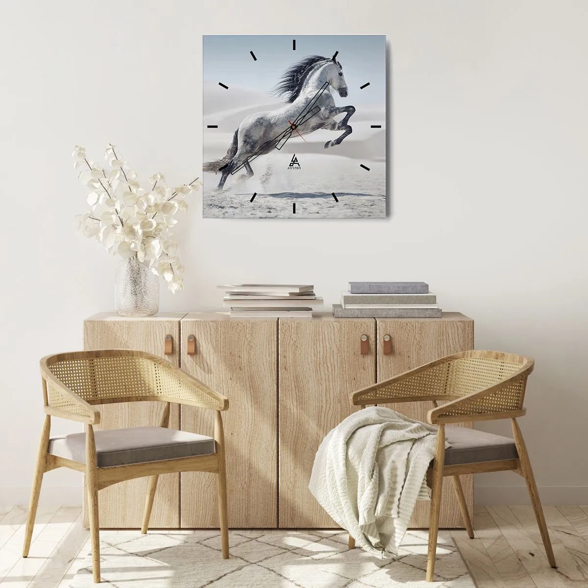 Wanduhr - Glasuhr - Ein weißes Pferd galoppiert vor der Kulisse der Wüstendünen - 30x30cm - Arabischer Prinz - Moderne Wanddekoration für Wohnzimmer und Schlafzimmer ARTTOR