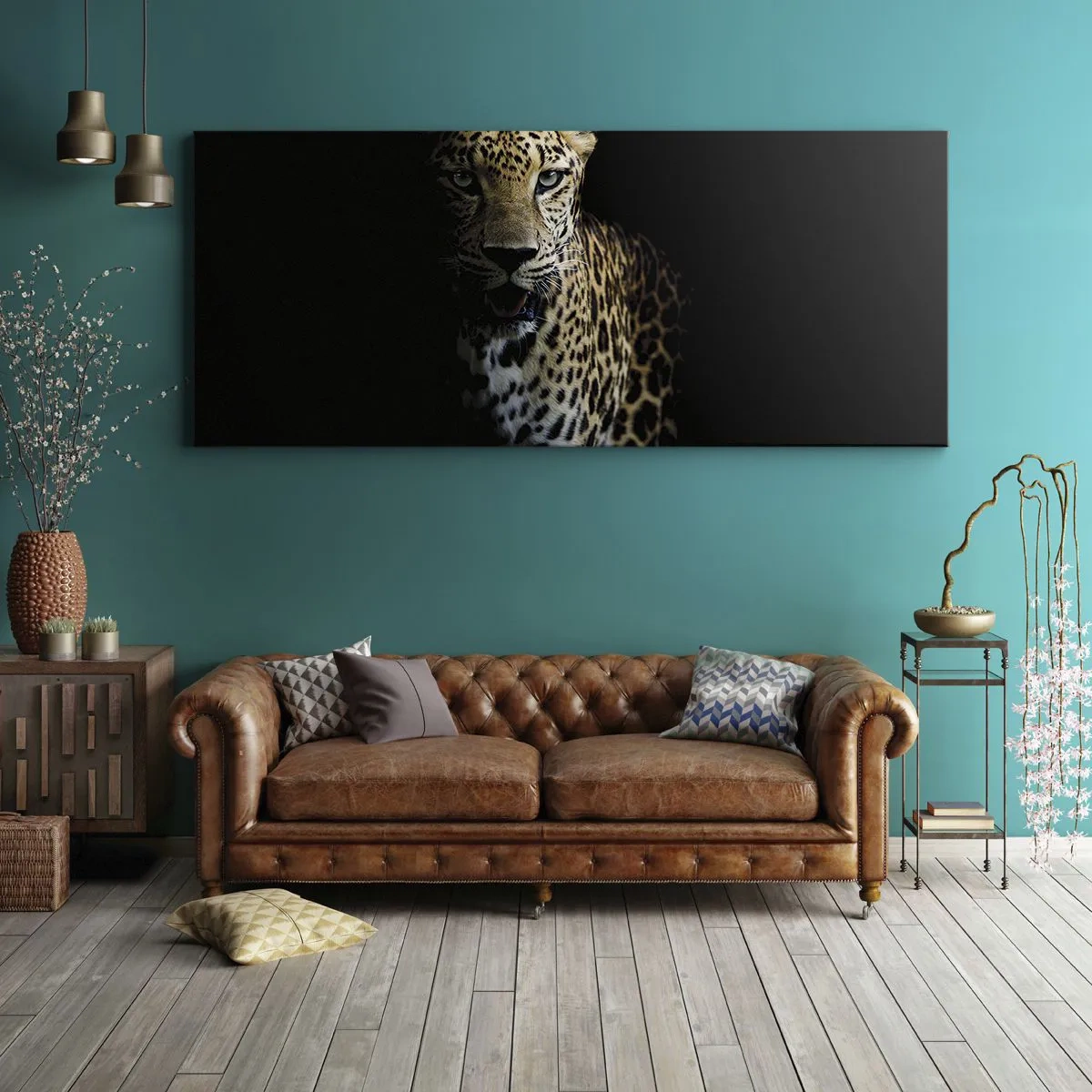 Bild auf Leinwand - Leinwandbild - Ein Leopard auf dunklem Hintergrund mit intensivem Blick - 140x50cm - Dunkle Schönheit - Moderne Wanddekoration für Wohnzimmer und Schlafzimmer ARTTOR
