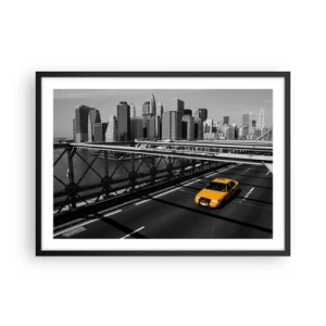 Poster in einem schwarzem Rahmen - Gelbes Taxi auf einer Brücke mit Blick auf die Skyline von New York - 70x50cm - Die Farbe einer Großstadt - Moderne Wanddekoration für Wohnzimmer und Schlafzimmer ARTTOR
