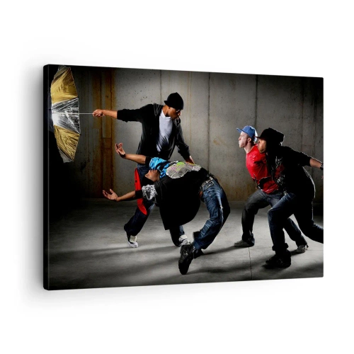 Bild auf Leinwand - Leinwandbild - Eine Gruppe von Hip-Hop-Tänzern in einer dynamischen Choreographie - 70x50cm - Tanzen mit dem Straßenwind - Moderne Wanddekoration für Wohnzimmer und Schlafzimmer ARTTOR