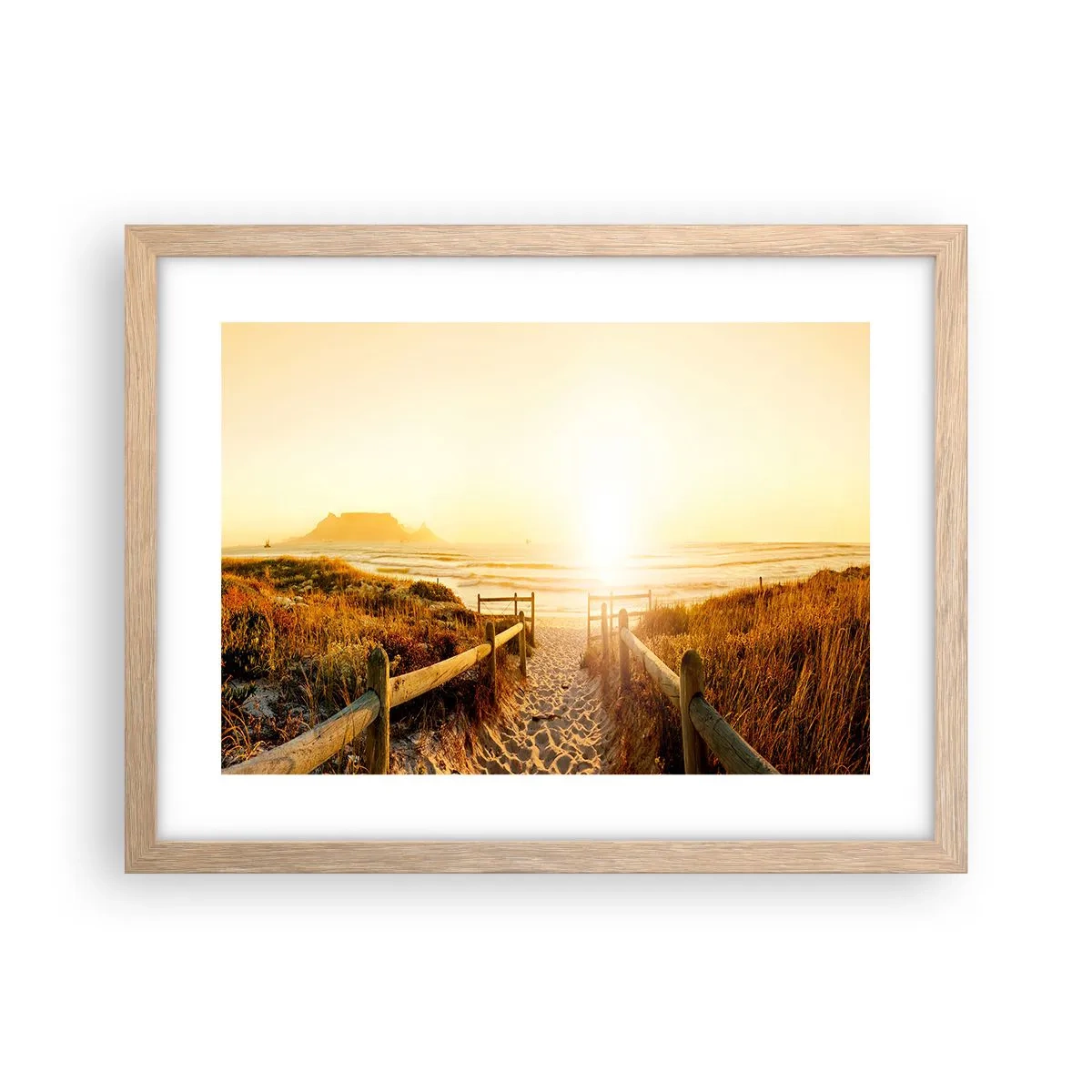 Poster in einem Rahmen aus heller Eiche - Über die Düne, der Sonne entgegen - 40x30 cm