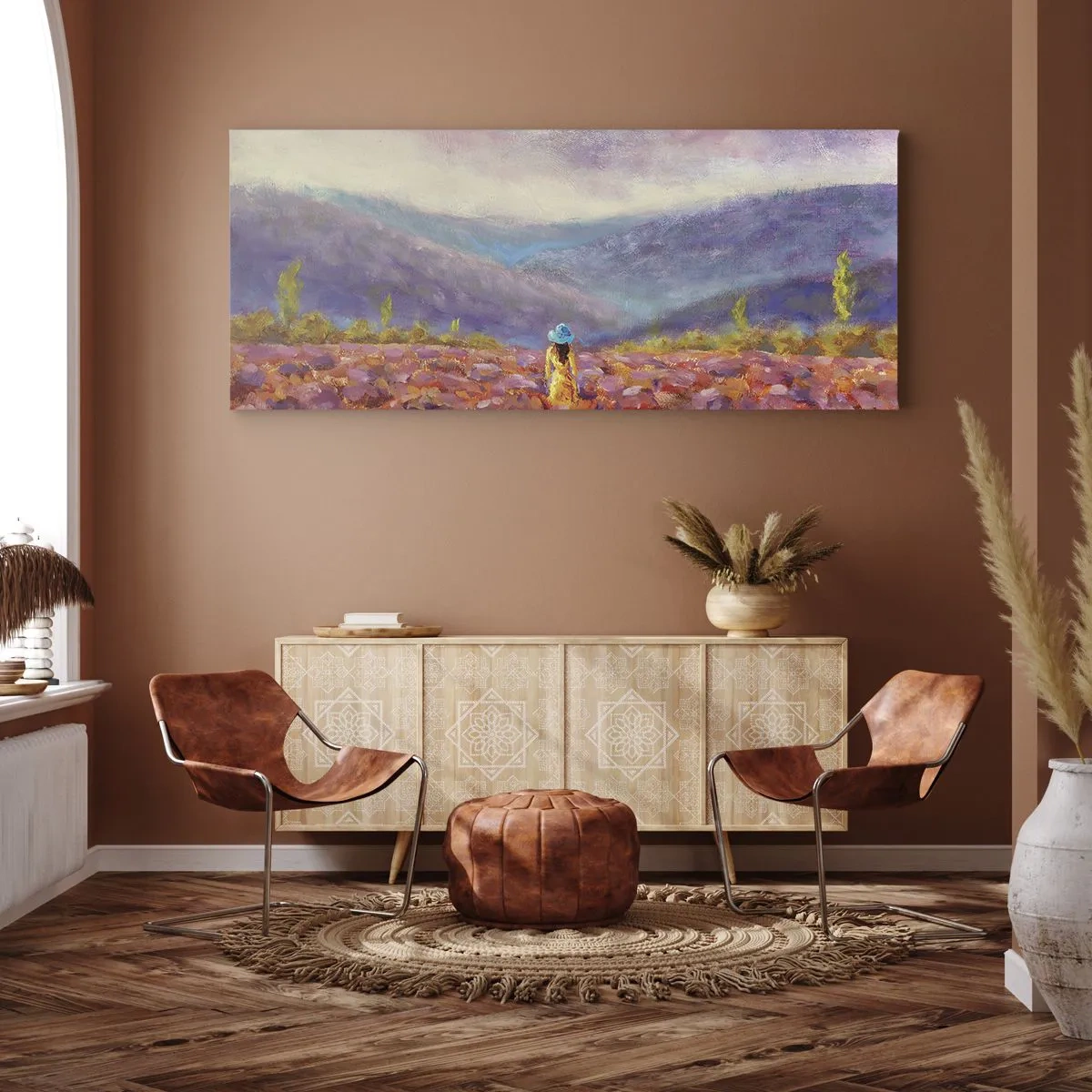 Bild auf Leinwand - Leinwandbild - Eine Frau mit Hut geht durch ein Lavendelfeld. - 120x50cm - In einer Lavendelwelt - Moderne Wanddekoration für Wohnzimmer und Schlafzimmer ARTTOR