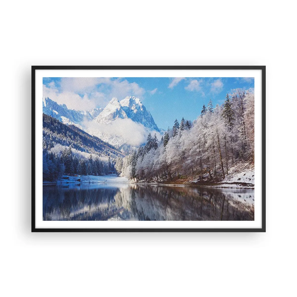 Poster in einem schwarzem Rahmen - Winterliche Berglandschaft mit schneebedeckten Bäumen und einem See - 100x70cm - Schneefang - Moderne Wanddekoration für Wohnzimmer und Schlafzimmer ARTTOR