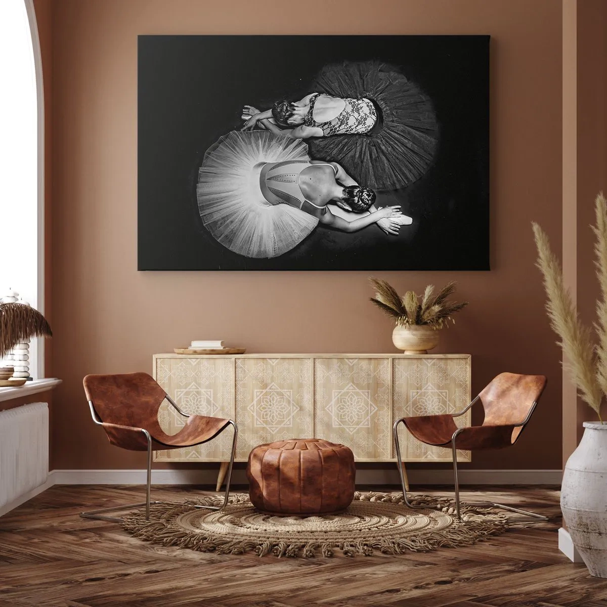 Bild auf Leinwand - Leinwandbild - Ein Schwarzweißbild von zwei Ballerinas in einer dynamischen Pose. - 70x50cm - Jin und Jang – perfekte Balance - Moderne Wanddekoration für Wohnzimmer und Schlafzimmer ARTTOR