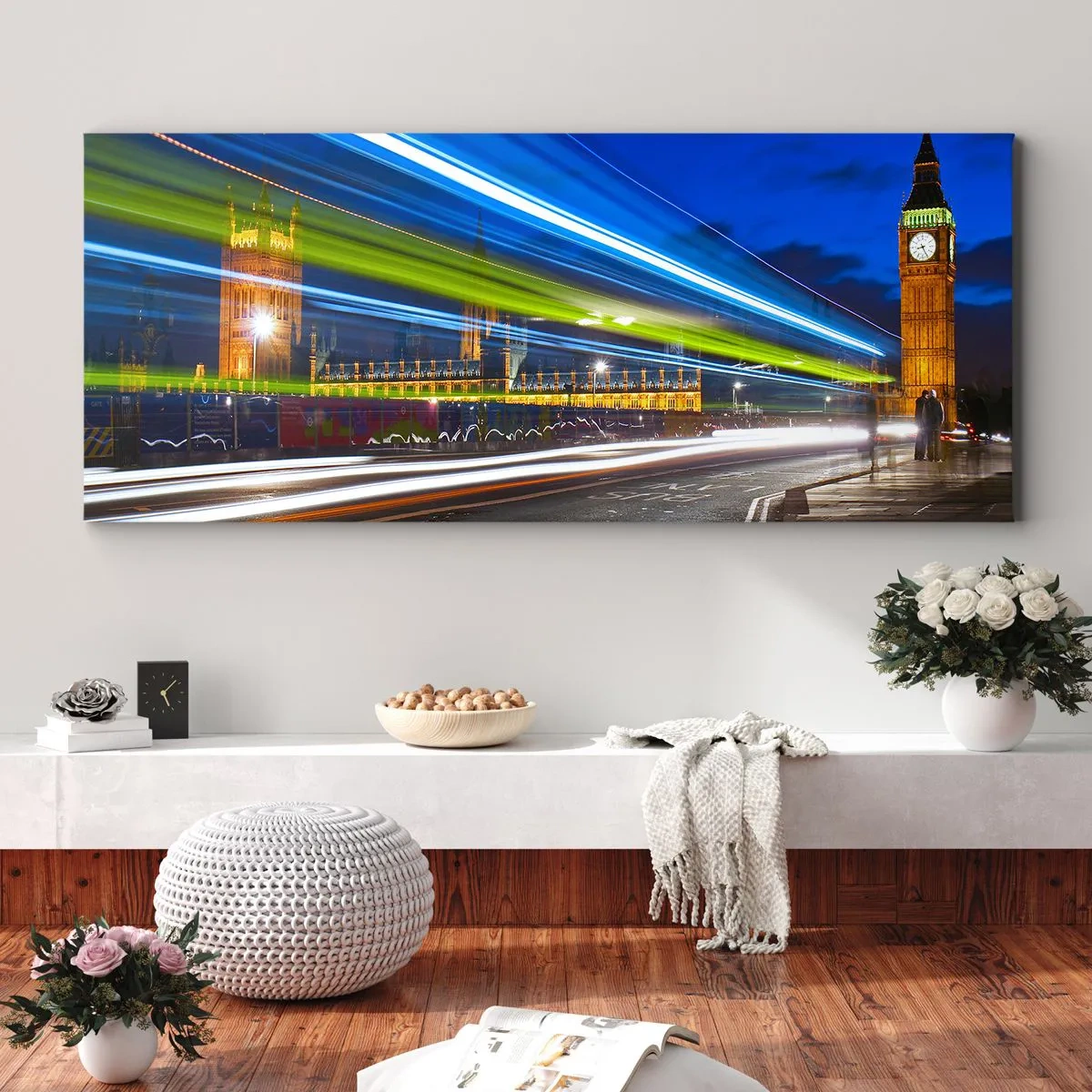 Bild auf Leinwand - Leinwandbild - Big Ben bei Nacht mit der Wirkung von Lichtern im Straßenverkehr - 120x50cm - Unter den wachsamen Augen von Big Ben - Moderne Wanddekoration für Wohnzimmer und Schlafzimmer ARTTOR