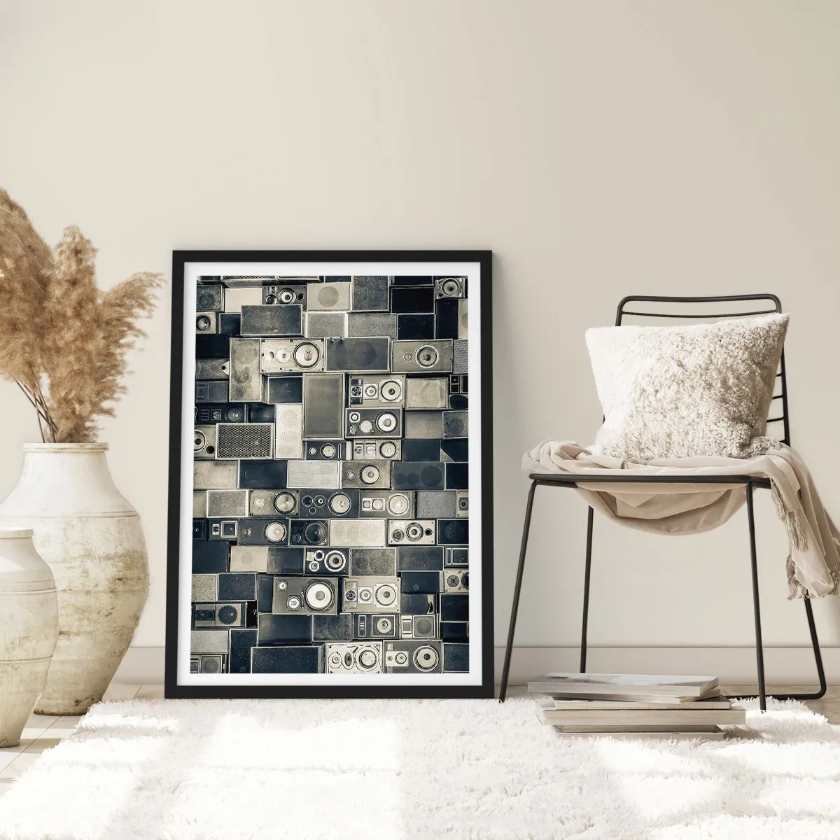 Poster in einem schwarzem Rahmen - Collage von Lautsprechern in Grautönen - 50x70cm - Und es ist alles in Ordnung - Moderne Wanddekoration für Wohnzimmer und Schlafzimmer ARTTOR