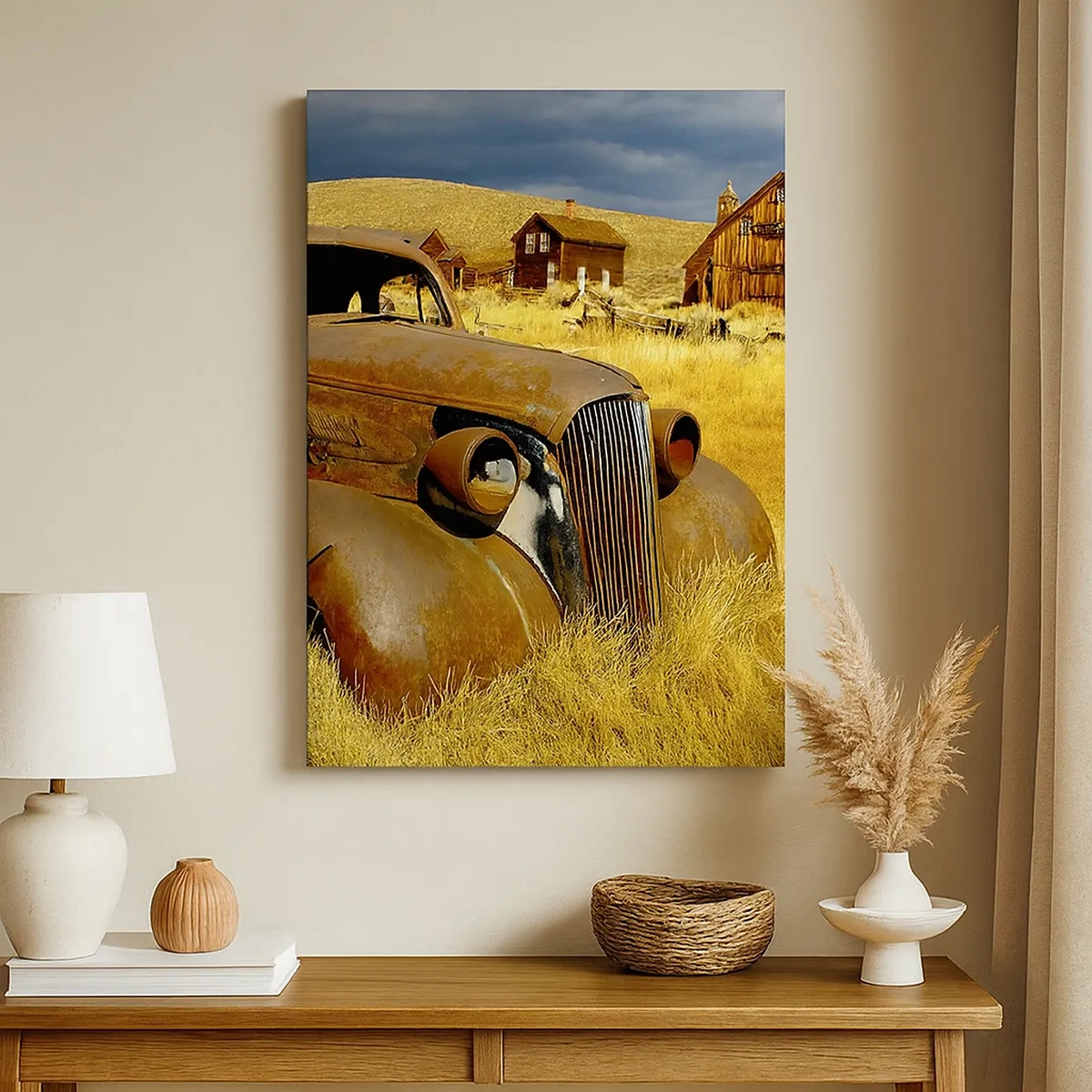 Bild auf Leinwand - Leinwandbild - Ein altes rostiges Auto vor dem Hintergrund verlassener Holzhütten - 50x70cm - Eine wohlverdiente Ruhe - Moderne Wanddekoration für Wohnzimmer und Schlafzimmer ARTTOR