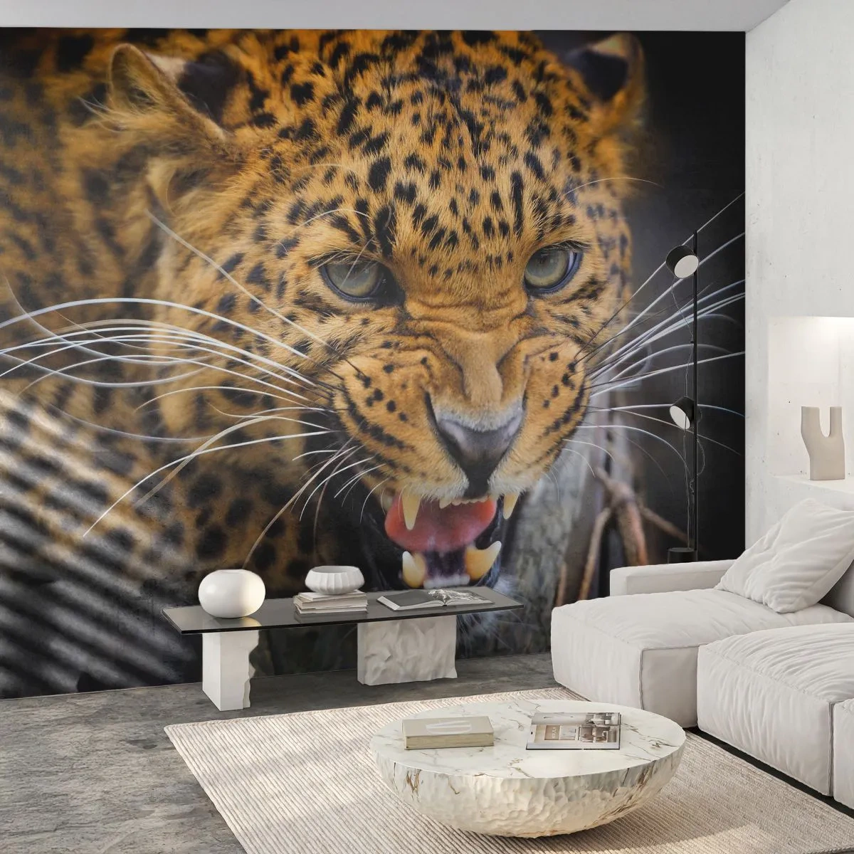Fototapete Premium Sand - Ein bedrohlicher Leopard mit gefletschten Zähnen - 100x70cm - Bleib zurück, ich warne dich! - Moderne Wanddekoration für Wohnzimmer und Schlafzimmer ARTTOR