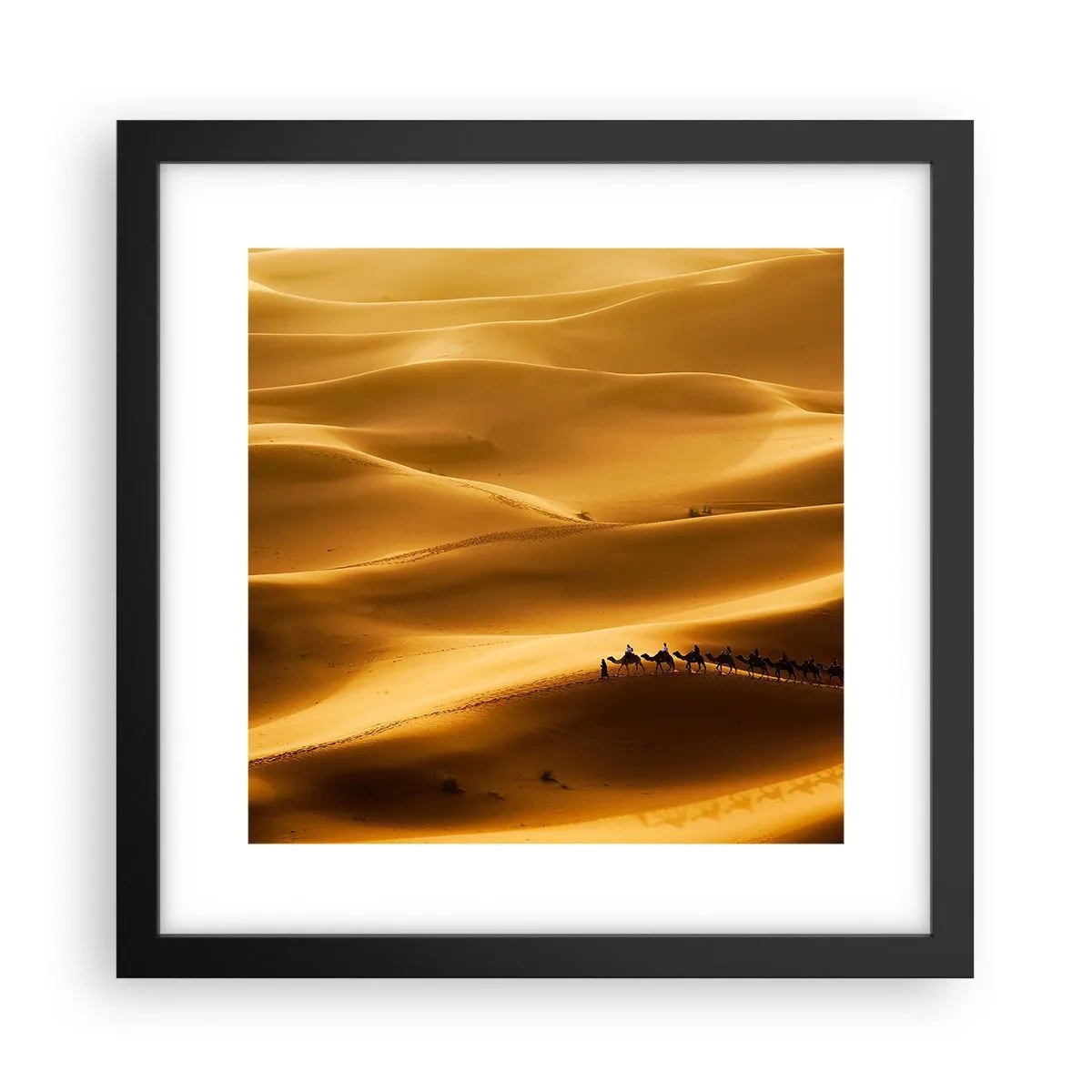 Poster in einem schwarzem Rahmen - Wohnwagen in den Wüstenwellen - 30x30 cm