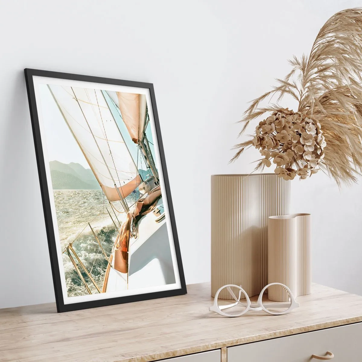 Poster in einem schwarzem Rahmen - Unter vollen Segeln - 70x100 cm
