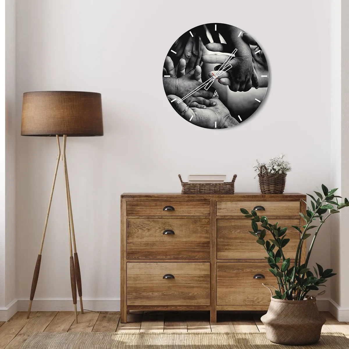 Wanduhr - Glasuhr - Hände berühren sich in einer Geste der Einheit - 30x30cm - Mensch sein - Moderne Wanddekoration für Wohnzimmer, Küche und Schlafzimmer ARTTOR