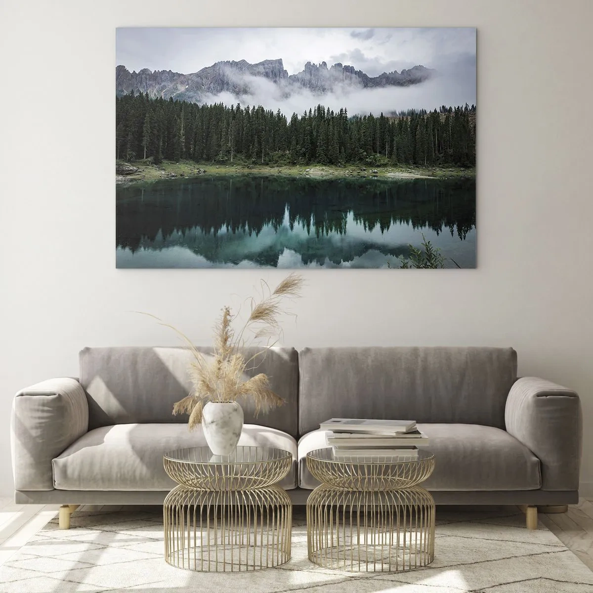 Glasbild - Bild auf glas - Berglandschaft mit See und Wald, die sich im Wasser spiegeln - 70x50cm - Leise, leise, lass uns das Trinkwasser nicht wecken ... - Moderne Wanddekoration für Wohnzimmer und Schlafzimmer ARTTOR