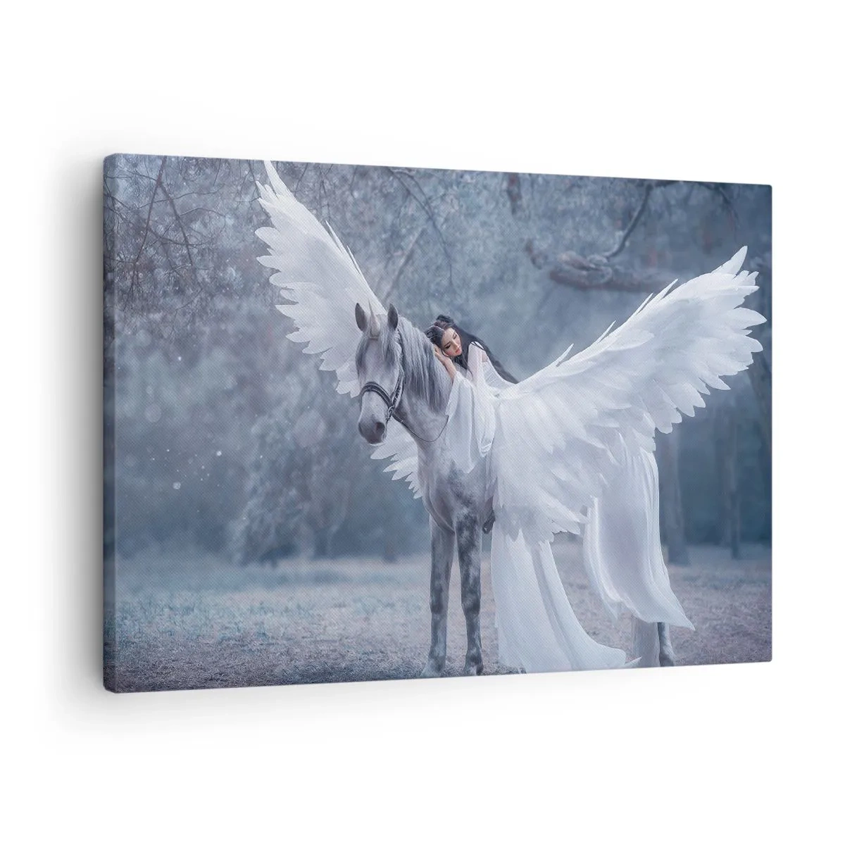 Bild auf Leinwand - Leinwandbild - Eine Frau auf einem weißen Pferd mit Flügeln in einem Zauberwald - 70x50cm - Ein inspirierter Moment - Moderne Wanddekoration für Wohnzimmer und Schlafzimmer ARTTOR
