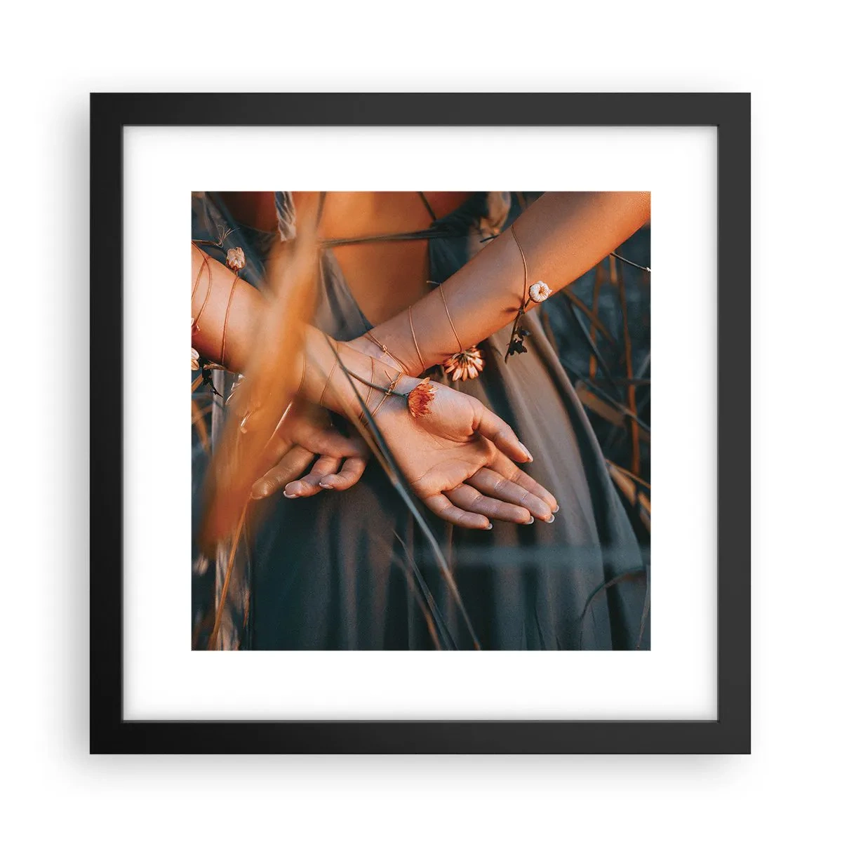 Poster in einem schwarzem Rahmen - Verbunden mit der Natur - 30x30 cm