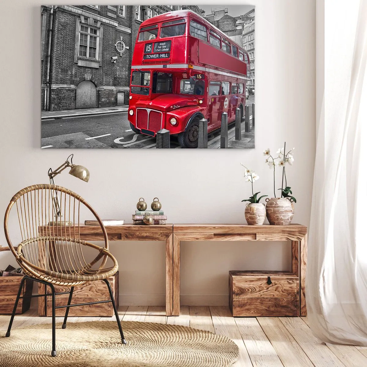 Bild auf Leinwand - Leinwandbild - Ein roter Doppeldeckerbus in London vor der Kulisse klassischer Architektur - 120x80cm - Immer gleich - Moderne Wanddekoration für Wohnzimmer und Schlafzimmer ARTTOR