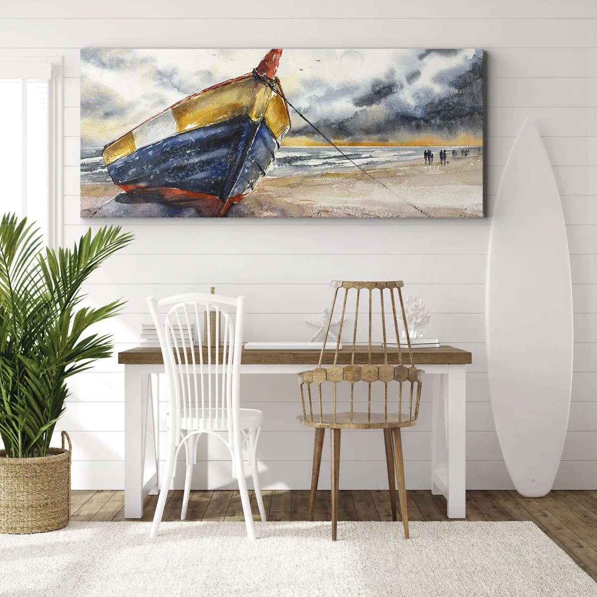 Bild auf Leinwand - Leinwandbild - Ein malerisches Boot am Strand unter einem bewölkten Himmel - 140x50cm - Erholung am Ufer - Moderne Wanddekoration für Wohnzimmer und Schlafzimmer ARTTOR