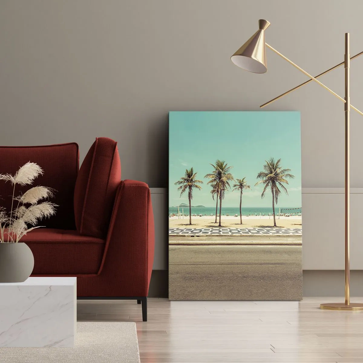 Bild auf Leinwand - Leinwandbild - Palmen am Strand mit Blick auf das Meer und den blauen Himmel - 80x120cm - Beim Bewachen des Strandes - Moderne Wanddekoration für Wohnzimmer und Schlafzimmer ARTTOR