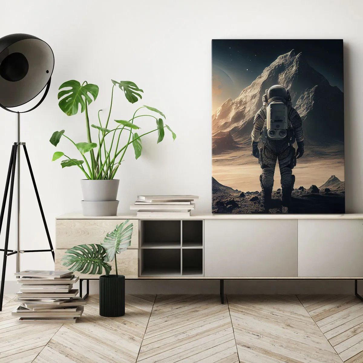 Bild auf Leinwand - Leinwandbild - Astronaut vor der Kulisse majestätischer Berge - 50x70cm - Neue Herausforderung - Moderne Wanddekoration für Wohnzimmer und Schlafzimmer ARTTOR