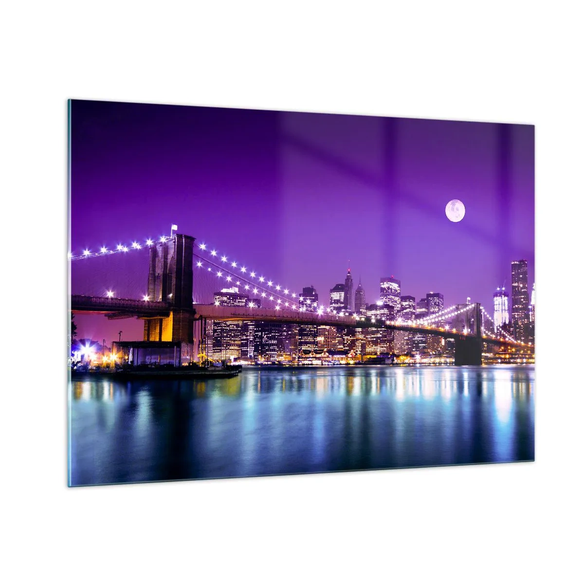 Glasbild - Bild auf glas - Brooklyn Bridge und Manhattan bei Nacht in violetten Farbtönen - 100x70cm - Die Lichter der Großstadt in Lila - Moderne Wanddekoration für Wohnzimmer und Schlafzimmer ARTTOR