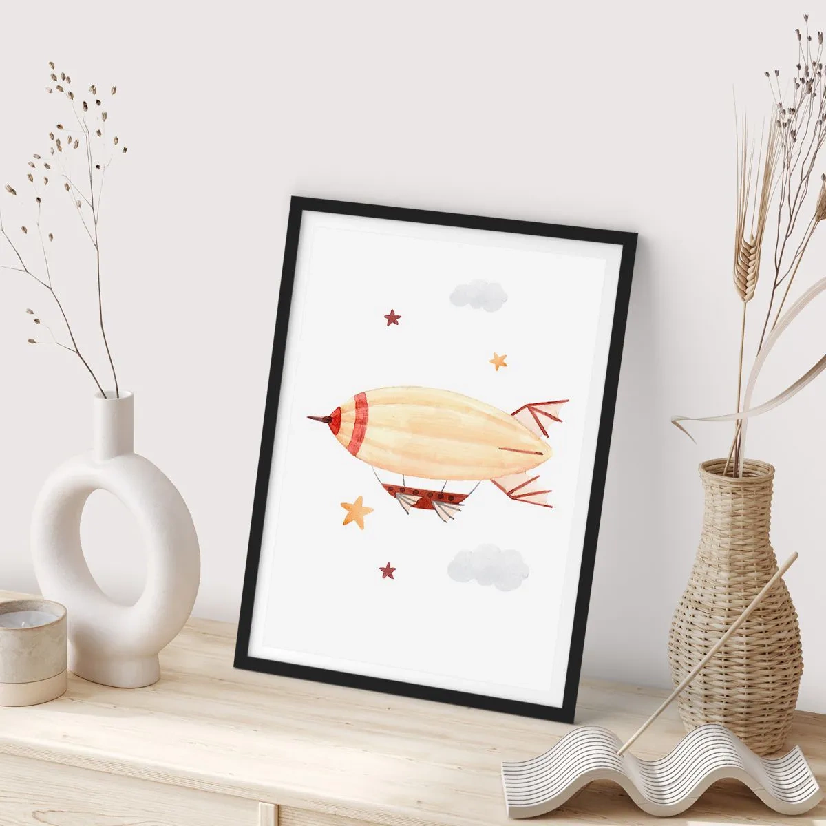 Poster in einem schwarzem Rahmen - Ein Aquarell-Luftschiff, das zwischen Sternen und Wolken schwebt. - 50x70cm - Luftschiff - Moderne Wanddekoration für Wohnzimmer und Schlafzimmer ARTTOR