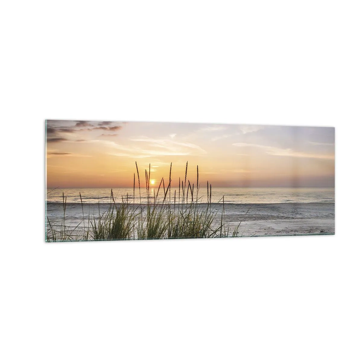 Glasbild - Bild auf glas - Ein Sandstrand bei Sonnenuntergang mit Gras im Hintergrund - 140x50cm - Schau, denk, fühl - Moderne Wanddekoration für Wohnzimmer und Schlafzimmer ARTTOR