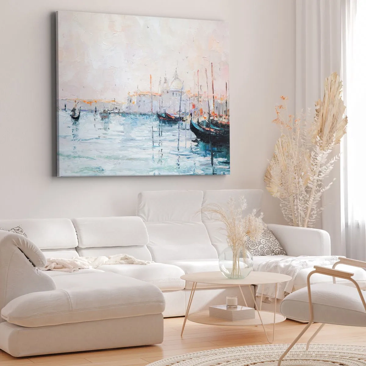 Bild auf Leinwand - Leinwandbild - Malerischer Blick auf die Kanäle mit pastellfarbenen Booten - 70x50cm - Hinter dem Wasser, hinter dem Nebel - Moderne Wanddekoration für Wohnzimmer und Schlafzimmer ARTTOR