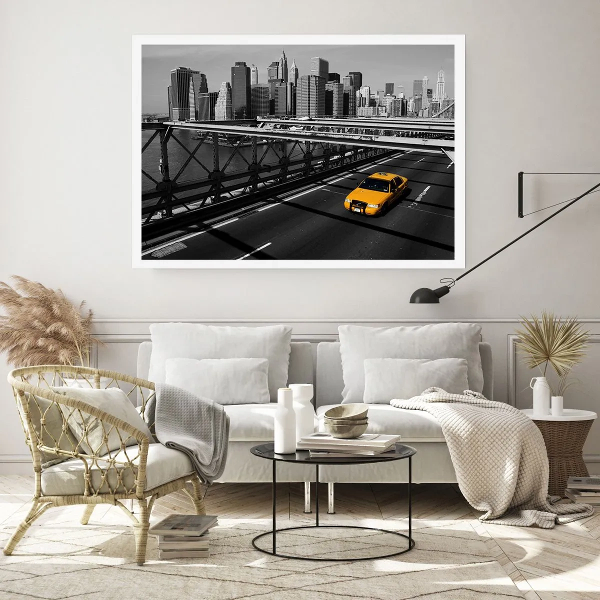 Poster - Gelbes Taxi auf einer Brücke mit Blick auf die Skyline von New York - 100x70cm - Die Farbe einer Großstadt - Moderne Wanddekoration für Wohnzimmer und Schlafzimmer ARTTOR