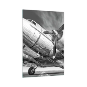 Glasbild - Bild auf glas - Ein Schwarzweißbild eines klassischen Flugzeugs mit sichtbaren Strukturdetails. - 70x100cm - Immer flugbereit - Moderne Wanddekoration für Wohnzimmer und Schlafzimmer ARTTOR