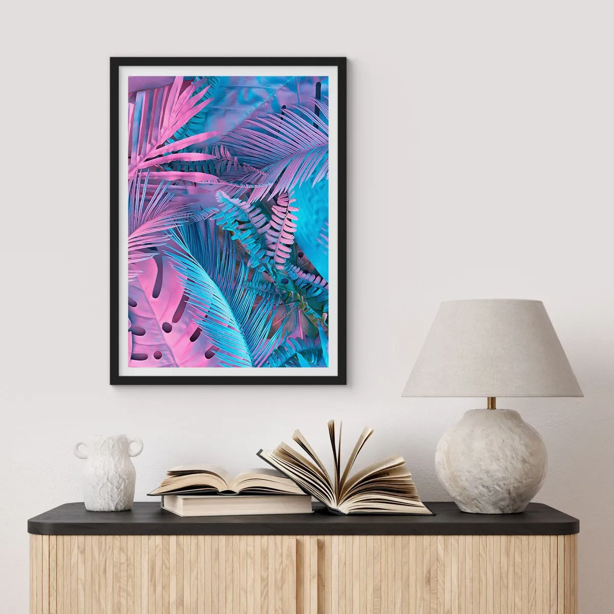 Poster in einem schwarzem Rahmen - Tropen in Rosa und Blau - 70x100 cm