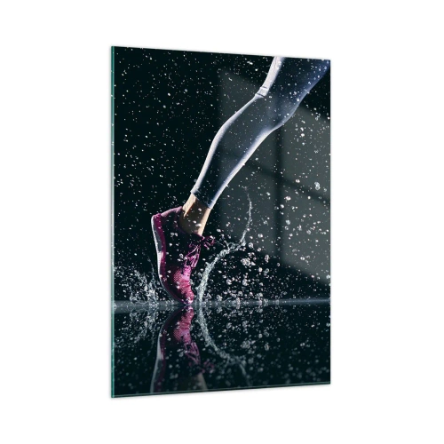 Glasbild - Bild auf glas - Laufen durchs Wasser in Sportschuhen vor dunklem Hintergrund - 50x70cm - Wie viel Kraft in den Beinen - Moderne Wanddekoration für Wohnzimmer und Schlafzimmer ARTTOR