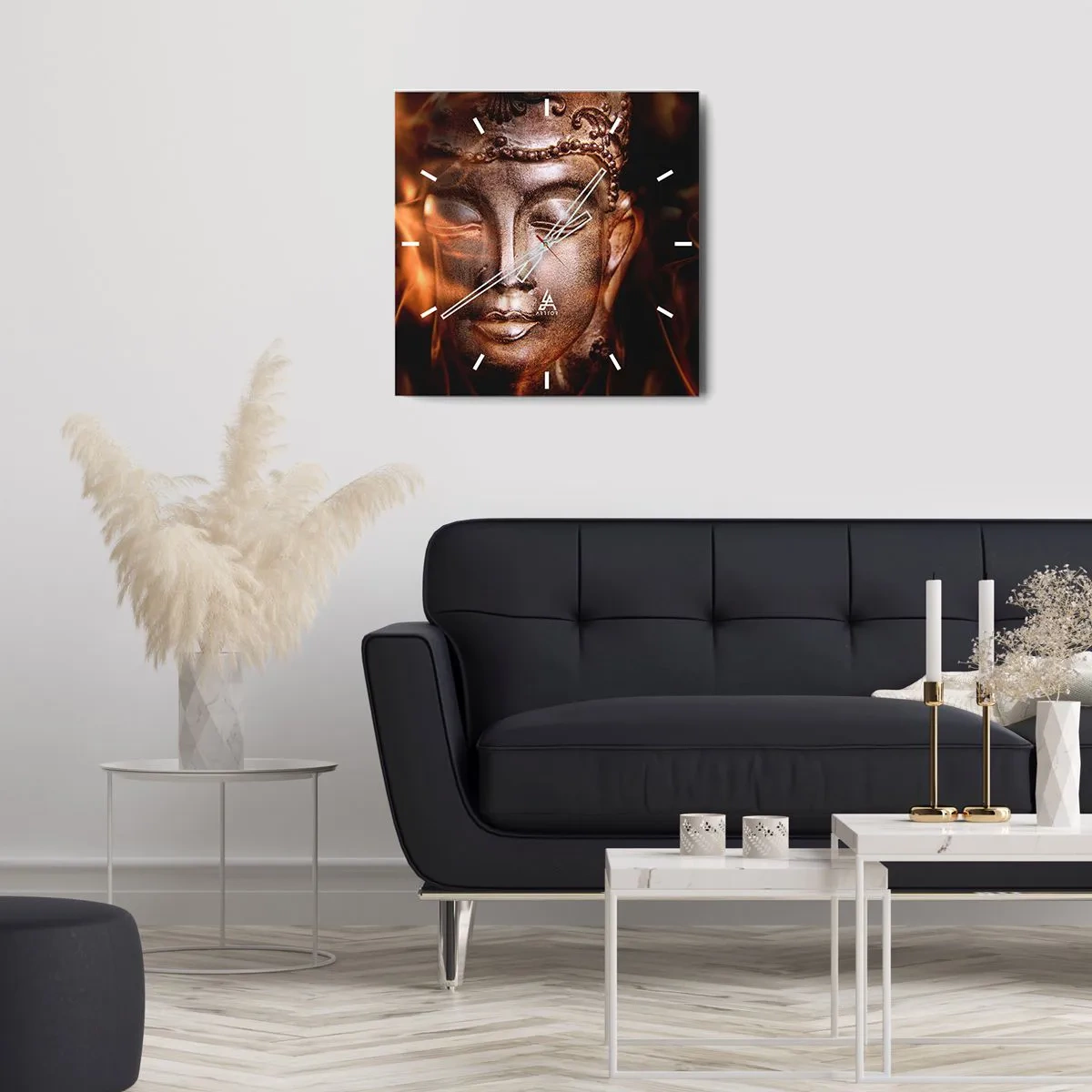 Wanduhr - Glasuhr - Eine Buddha-Statue inmitten von Flammen in goldenen Farbtönen - 30x30cm - Es existiert nur hier und jetzt - Moderne Wanddekoration für Wohnzimmer und Schlafzimmer ARTTOR
