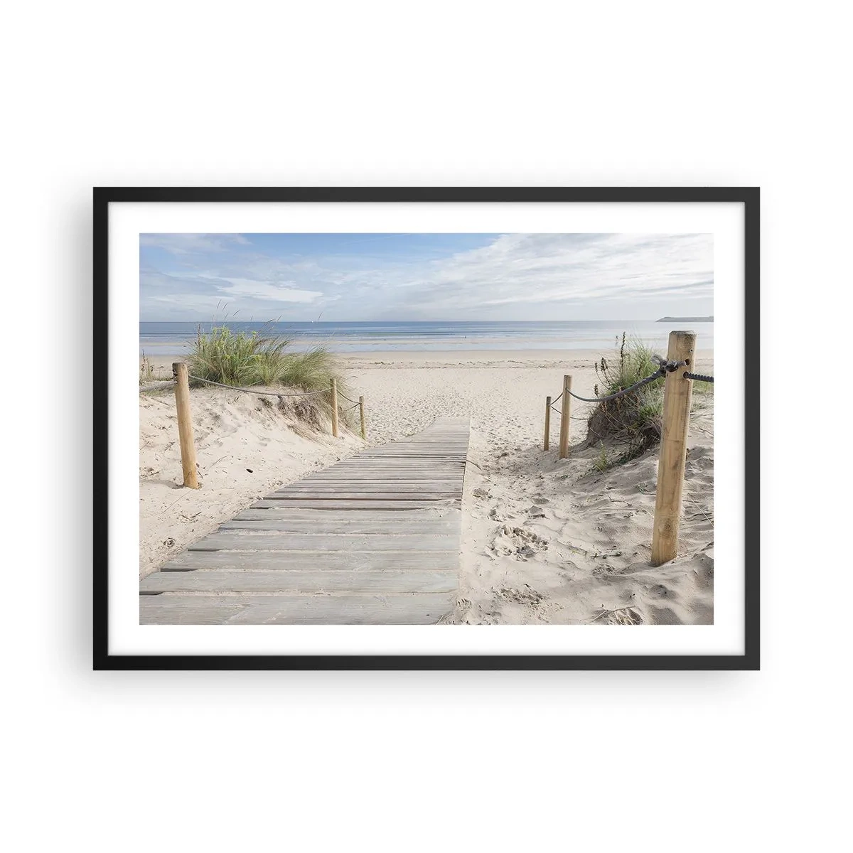 Poster in einem schwarzem Rahmen - Ein Plankenweg, der zu einem Sandstrand führt - 70x50cm - Bis zum Horizont - Moderne Wanddekoration für Wohnzimmer und Schlafzimmer ARTTOR