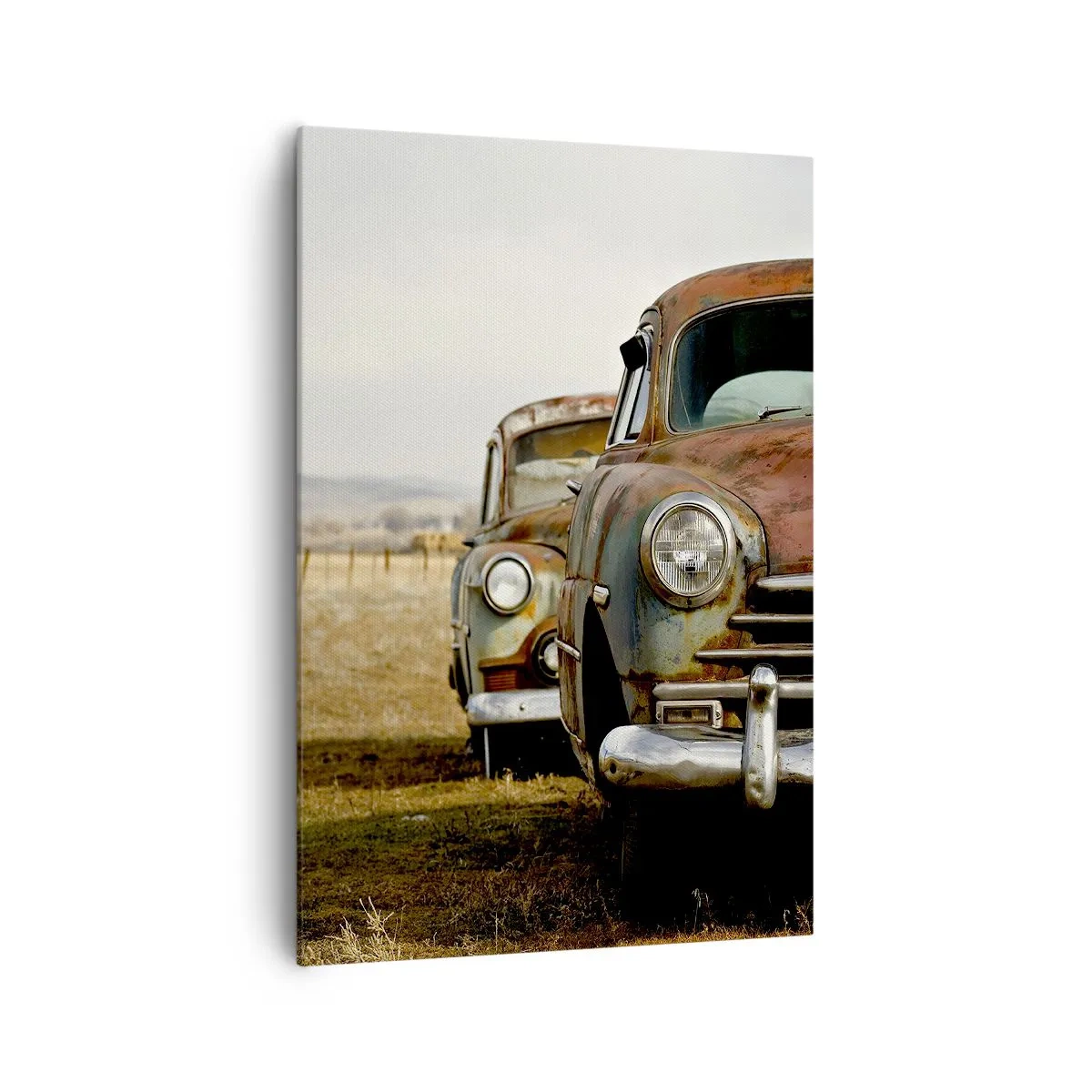 Bild auf Leinwand - Leinwandbild - Zwei alte Autos auf einem Feldweg neben einem Holzzaun - 70x100cm - Eine wohlverdiente Ruhe - Moderne Wanddekoration für Wohnzimmer und Schlafzimmer ARTTOR