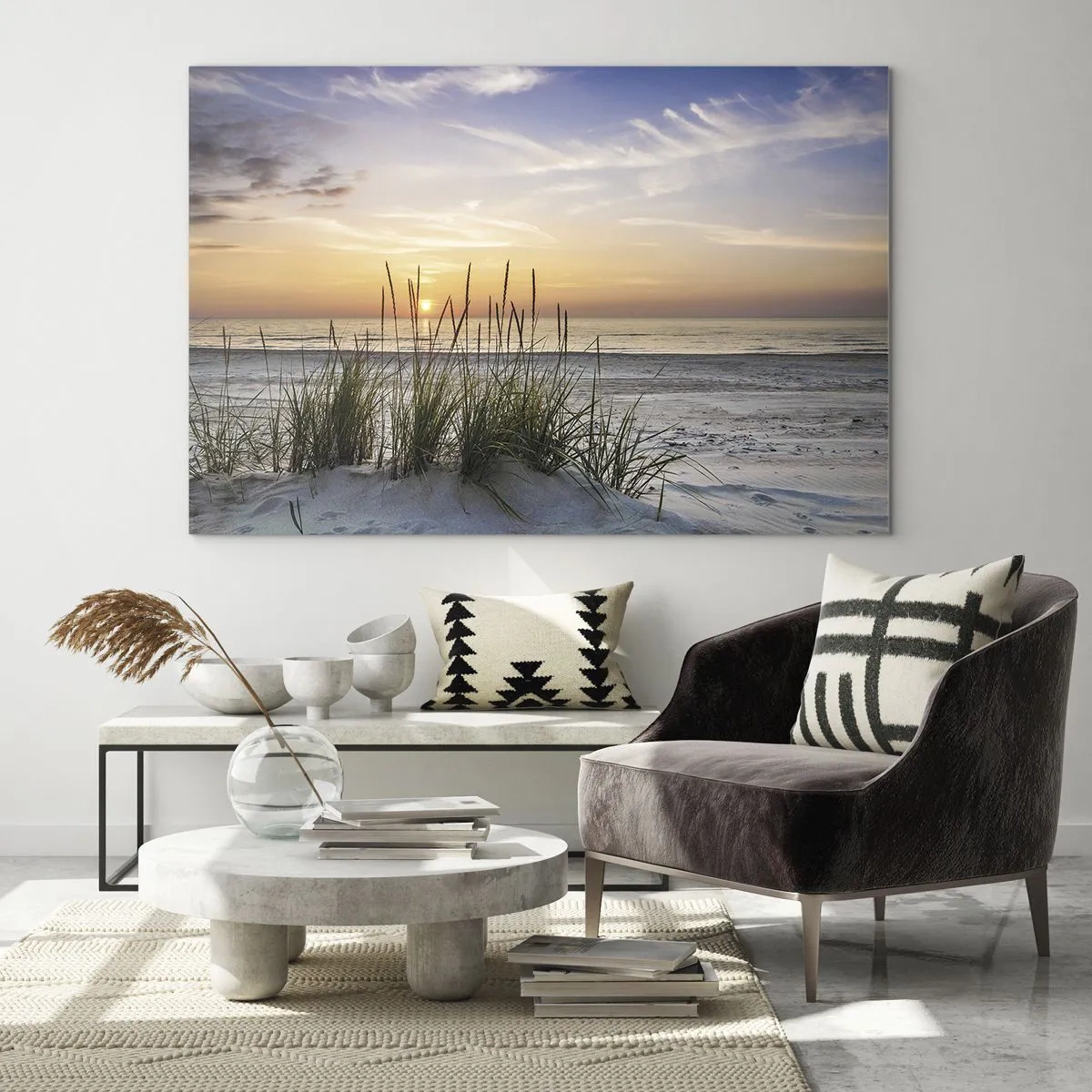 Glasbild - Bild auf glas - Sonnenuntergang über einem grasbewachsenen Strand - 100x70cm - Schau, denk, fühl - Moderne Wanddekoration für Wohnzimmer und Schlafzimmer ARTTOR