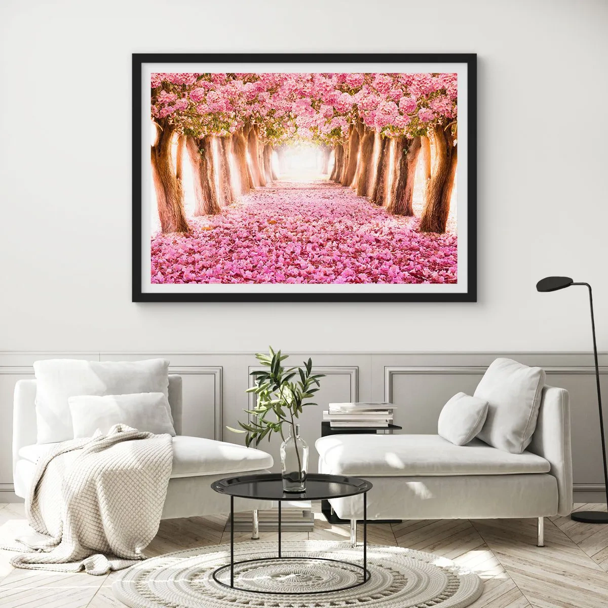 Poster in einem schwarzem Rahmen - Eine Allee blühender Bäume in Rosatönen - 70x50cm - Der Weg ins Paradies - Moderne Wanddekoration für Wohnzimmer und Schlafzimmer ARTTOR