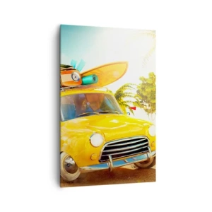 Bild auf Leinwand - Leinwandbild - Ein gelbes Auto mit Gepäck vor einer tropischen Landschaft - 80x120cm - Eine Reise für mehr als ein Lächeln - Moderne Wanddekoration für Wohnzimmer und Schlafzimmer ARTTOR