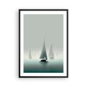Poster in einem schwarzem Rahmen - Eine Gruppe von Segelbooten segelt auf einem nebligen Meer, umgeben von ruhigem Wasser. - 50x70cm - Aus Nebel - Moderne Wanddekoration für Wohnzimmer und Schlafzimmer ARTTOR