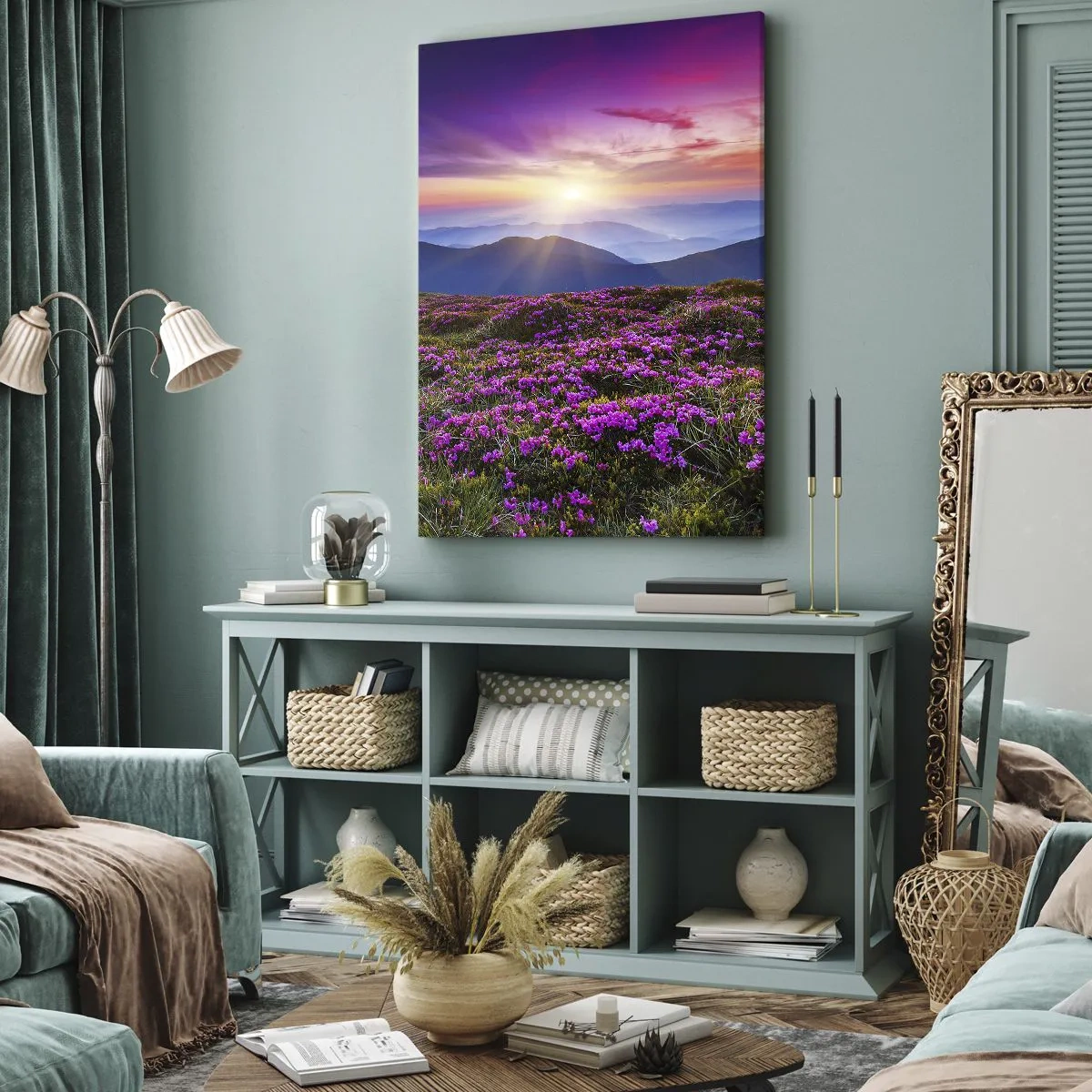 Bild auf Leinwand - Leinwandbild - Bergwiese mit Blumen bei Sonnenuntergang - 50x70cm - Kräuter dufteten nach frischen Trauben von den Feldern - Moderne Wanddekoration für Wohnzimmer und Schlafzimmer ARTTOR