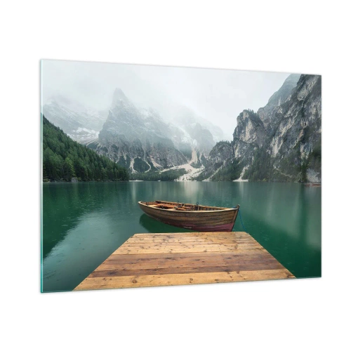 Glasbild - Bild auf glas - Ein Boot an den Anlegestellen auf einem See in einer bergigen Landschaft mit Nebel - 100x70cm - Und die stolzen Felsen der Stirn - Moderne Wanddekoration für Wohnzimmer und Schlafzimmer ARTTOR