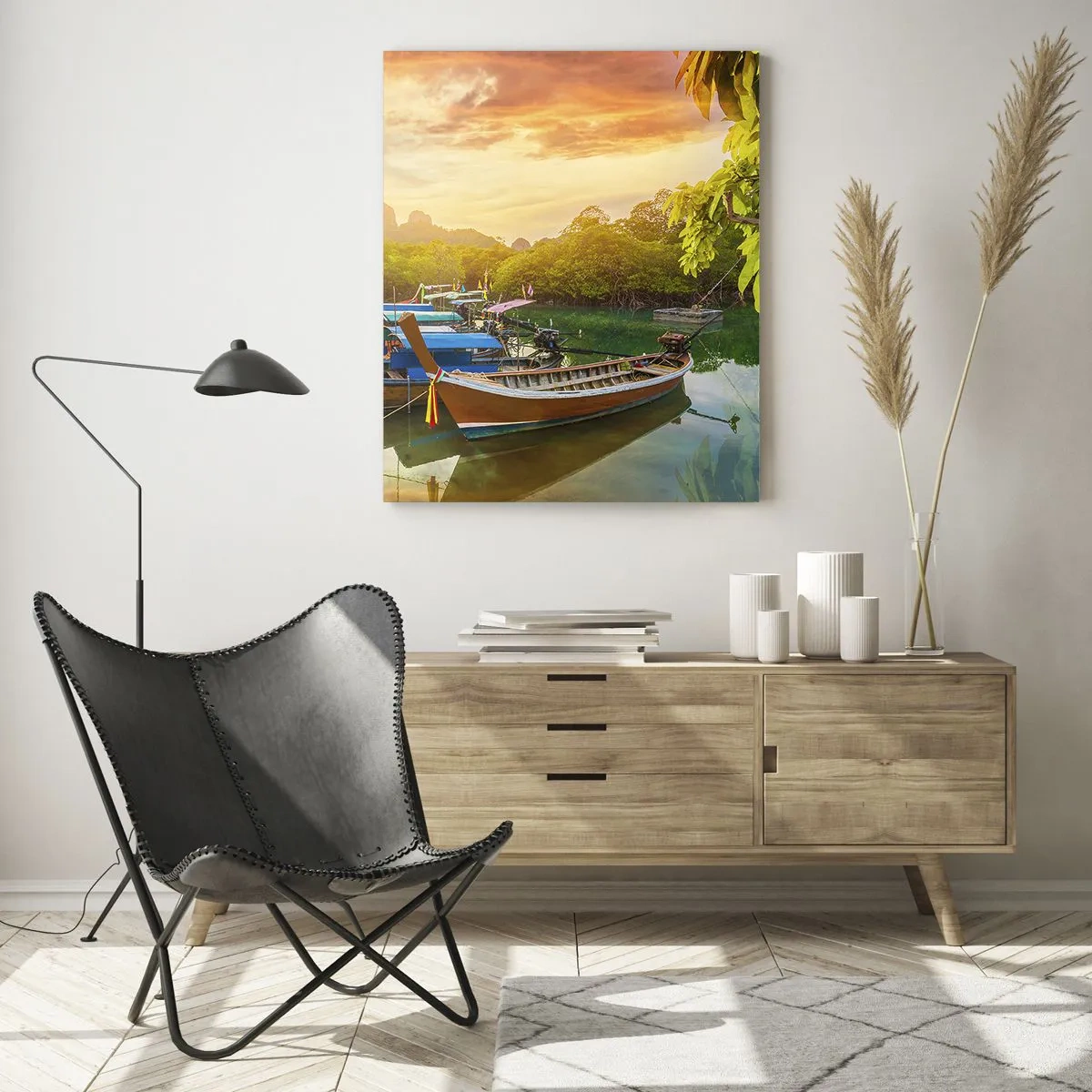 Glasbild - Bild auf glas - Traditionelle Boote auf ruhigem Wasser bei Sonnenuntergang - 80x120cm - Vor einem anstrengenden Tag - Moderne Wanddekoration für Wohnzimmer und Schlafzimmer ARTTOR