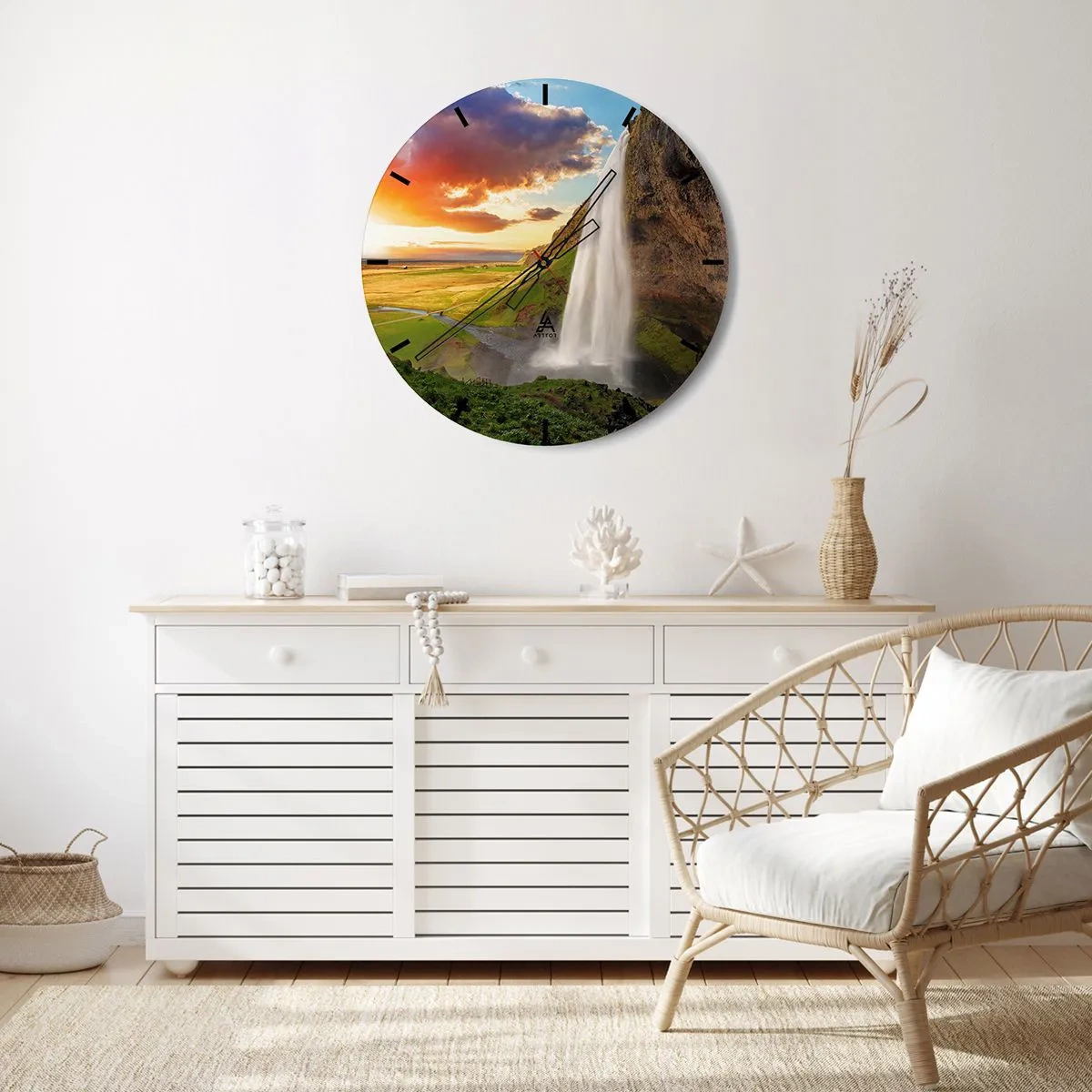 Wanduhr - Glasuhr - Ein Wasserfall in der isländischen Landschaft bei Sonnenuntergang - 30x30cm - Die Fülle des isländischen Sommers - Moderne Wanddekoration für Wohnzimmer, Küche und Schlafzimmer ARTTOR